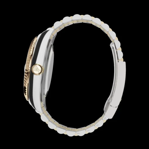 Rolex Sky-Dweller: 42 mm, Oystersteel and yellow gold with a champagne-colour dial and a Jubilee bracelet, m336933-0002